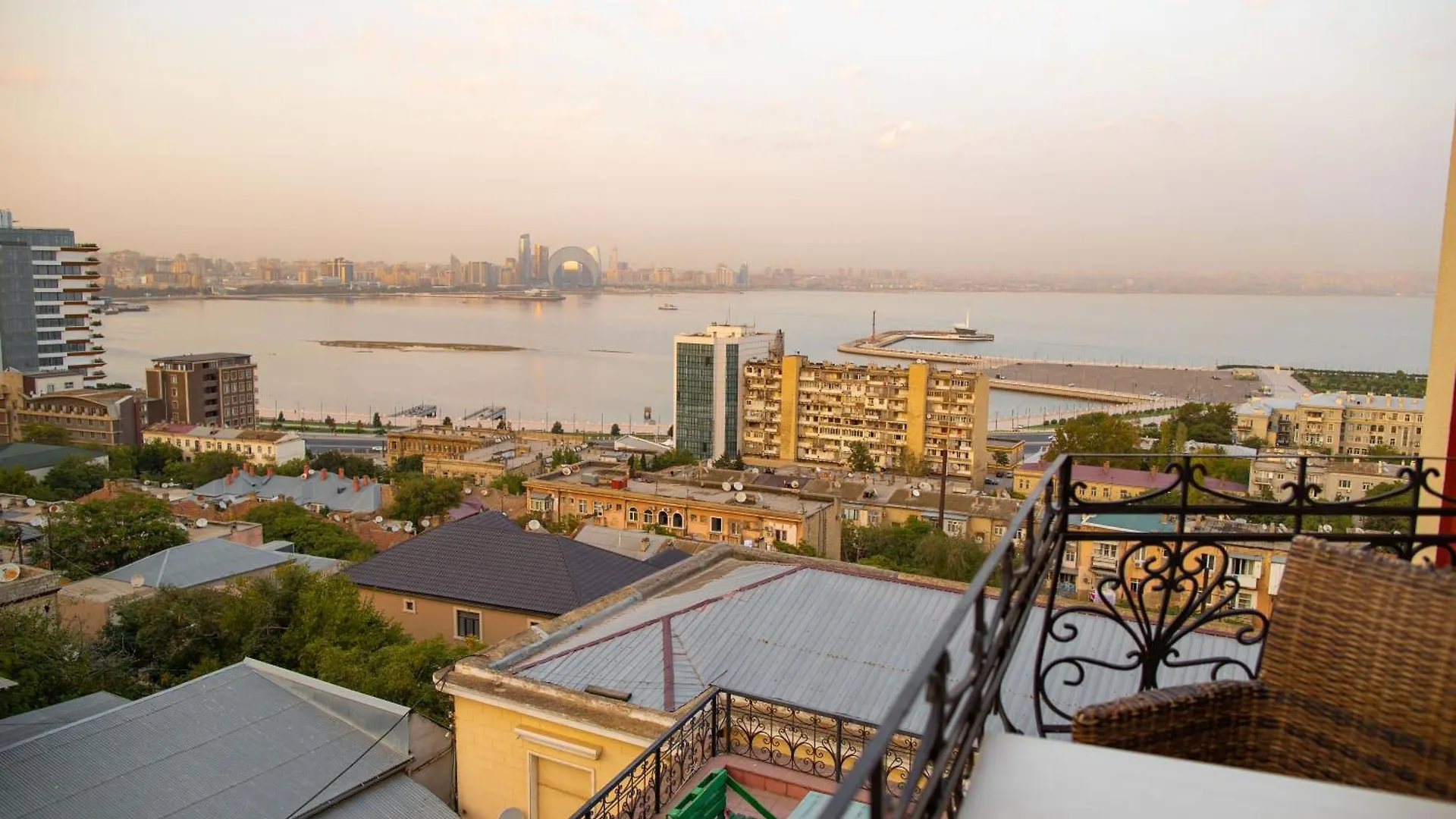 Red Roof Seaview Hotel Баку 0*,  Азербайджан